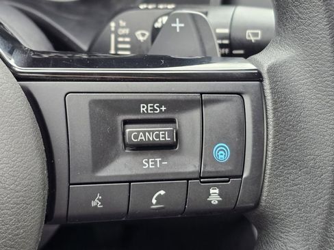 Used 2022 Nissan Rogue SV AWD/4WD image 12