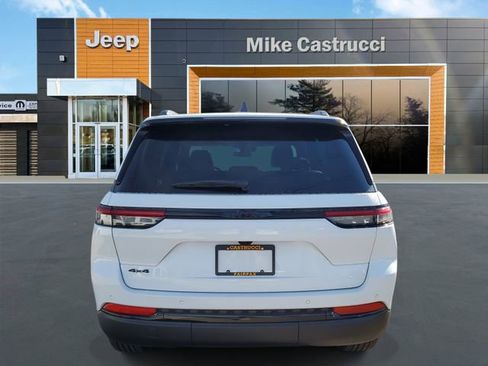 New 2025 Jeep Grand Cherokee Altitude image 4