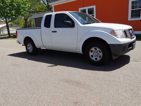 Used 2017 Nissan Frontier S RWD image 2