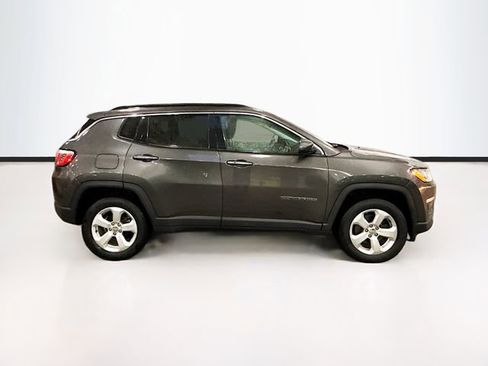 Used 2018 Jeep Compass Latitude w/ Popular Equipment Group image 5