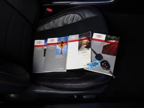 Used 2015 Toyota Camry XSE image 26