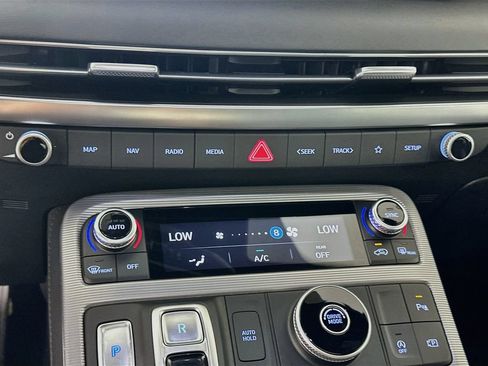 Used 2024 Hyundai Palisade Calligraphy FWD image 16