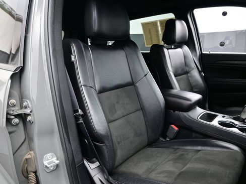 Used 2020 Jeep Grand Cherokee Altitude AWD/4WD image 16