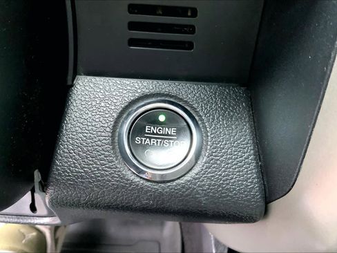 Used 2017 Ford F150 Lariat w/ Equipment Group 502A Luxury AWD/4WD image 32