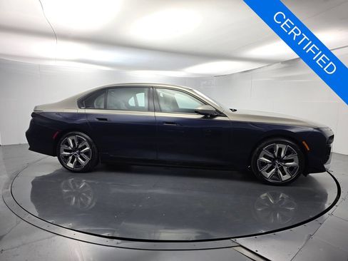 Certified 2023 BMW i7 xDrive60 AWD/4WD image 3