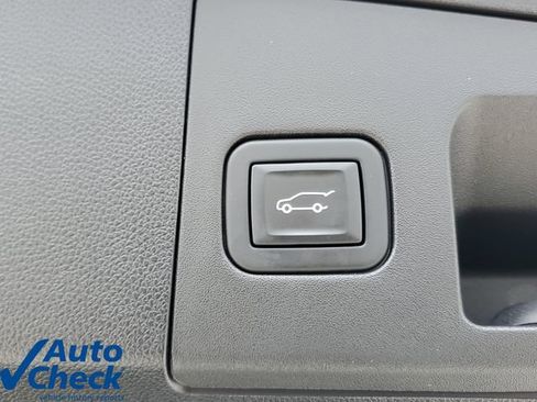 Used 2022 Cadillac XT4 Sport FWD image 11
