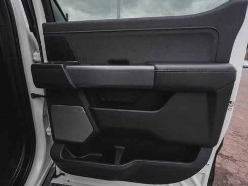 Used 2022 Ford F150 Lightning Lariat image 14