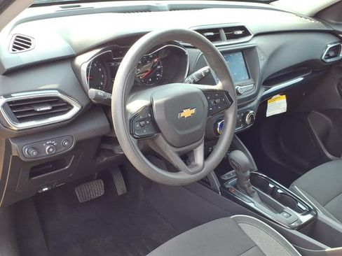Used 2022 Chevrolet TrailBlazer LT w/ LPO, Blackout Package FWD image 17