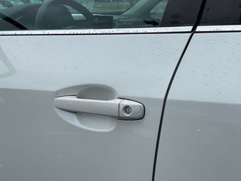 Used 2023 Subaru Outback Premium image 28