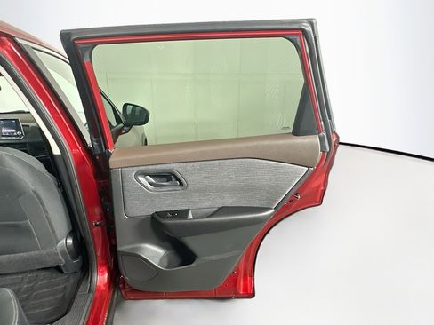 Used 2023 Nissan Rogue S image 27