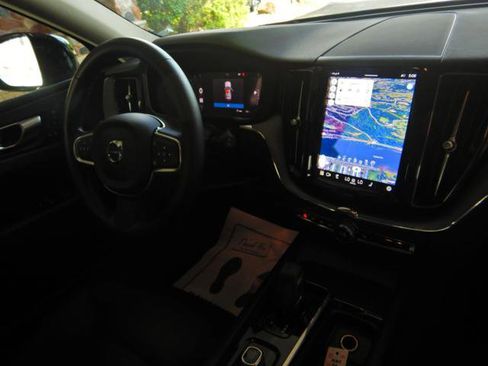 Used 2024 Volvo XC60 B5 Core w/ Protection Package Premier image 15