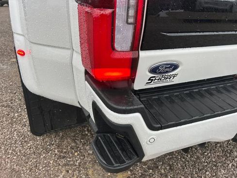 Used 2025 Ford F450 Platinum w/ FX4 Off-Road Package image 49