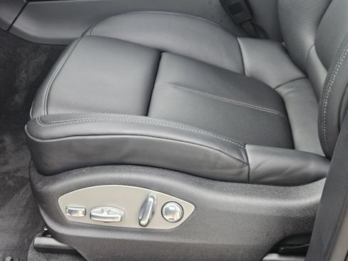 Certified 2026 Porsche Macan image 23