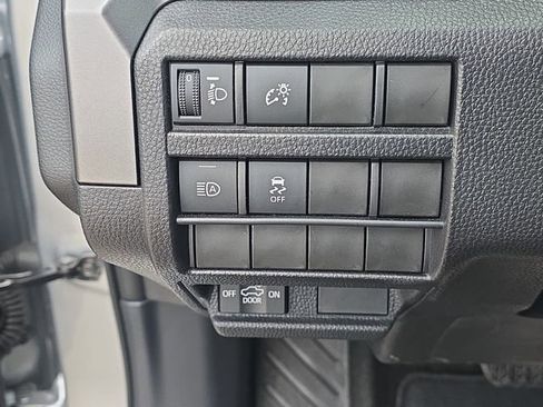 Used 2025 Toyota Tacoma SR5 AWD/4WD image 26