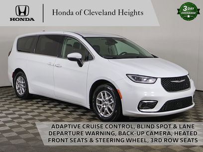 Used 2023 Chrysler Pacifica Touring-L