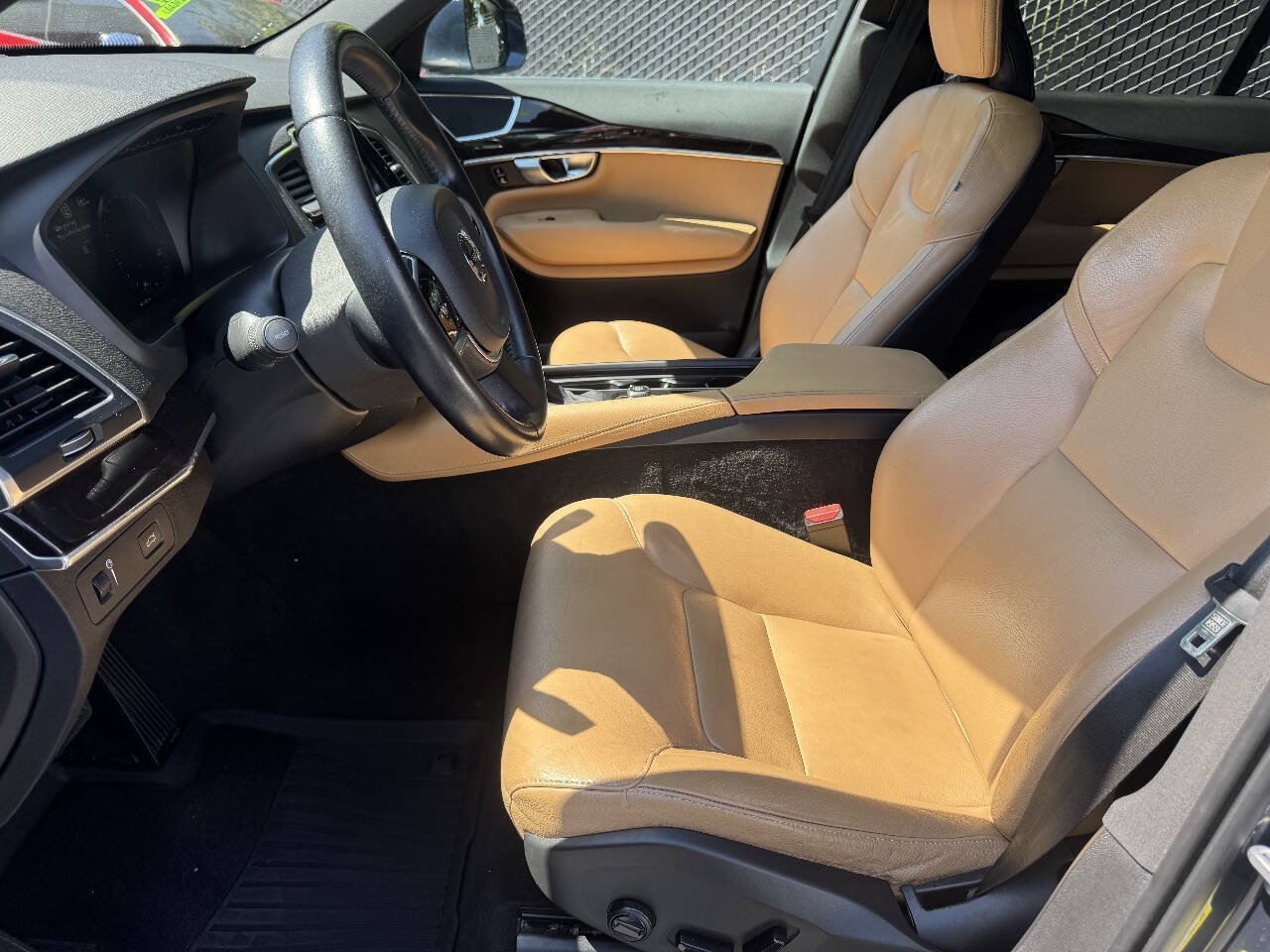 Used 2019 Volvo XC90 T6 Momentum w/ Advanced Package AWD/4WD image 8