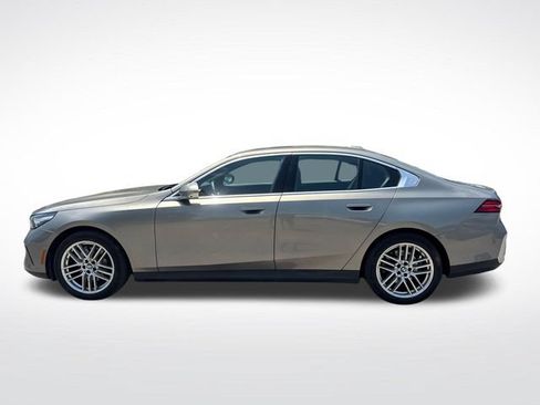 Used 2024 BMW 530i RWD image 2