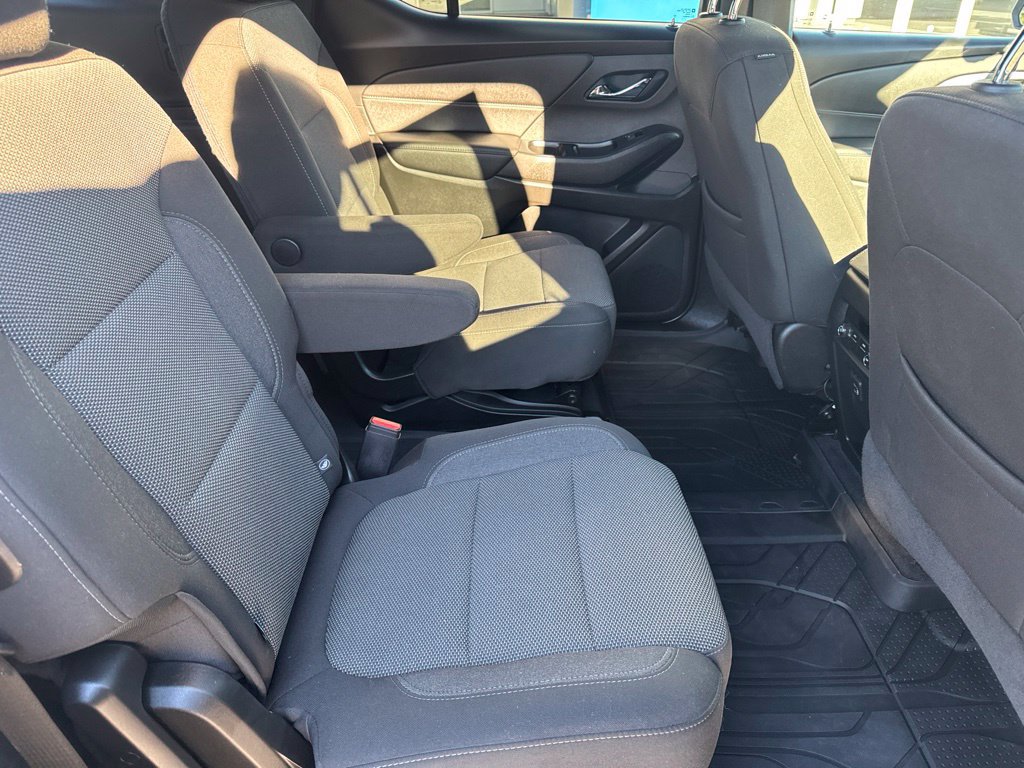 Used 2023 Chevrolet Traverse LT FWD image 11