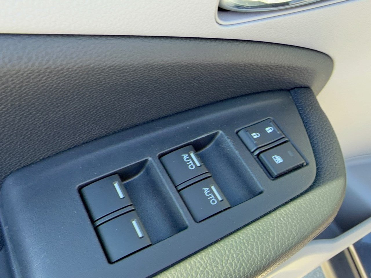 Used 2016 Honda Pilot Touring image 15