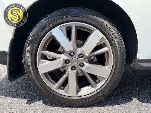 Used 2014 Nissan Pathfinder Platinum w/ Platinum Premium Package FWD image 9