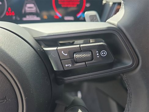 Used 2025 Porsche Cayenne image 35