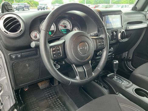 Used 2014 Jeep Wrangler Unlimited Rubicon w/ Connectivity Group AWD/4WD image 2
