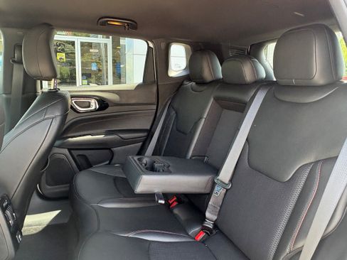 Certified 2025 Jeep Compass Trailhawk AWD/4WD image 13
