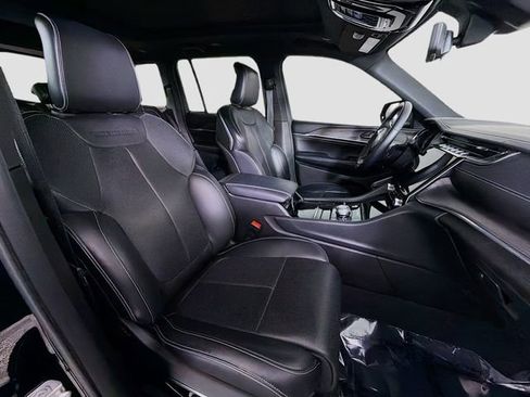 Used 2023 Jeep Grand Cherokee Overland w/ Advanced Protech Group III image 31