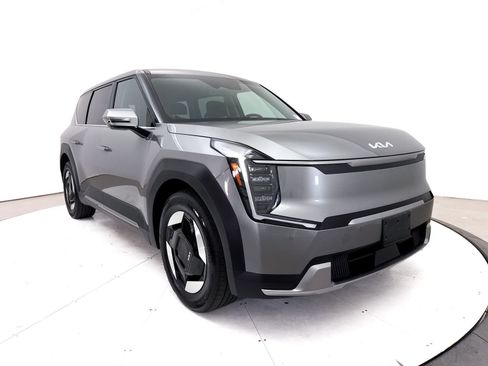 Certified 2024 Kia EV9 Light Long Range RWD image 13