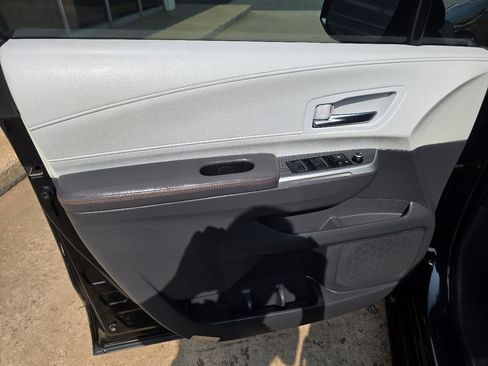 Used 2023 Toyota Sienna XSE w/ XSE Plus Package AWD/4WD image 11