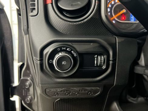 Used 2025 Jeep Wrangler Unlimited Rubicon w/ Convenience Group AWD/4WD image 19