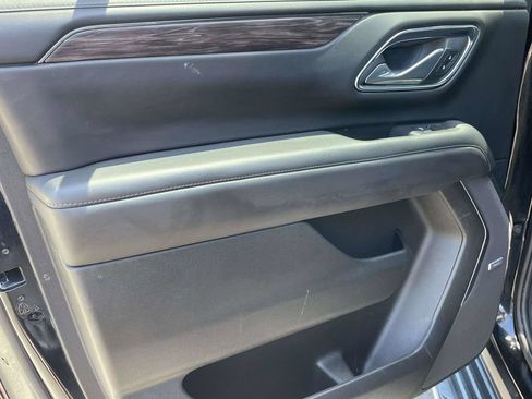 Used 2024 Chevrolet Suburban LT RWD image 12
