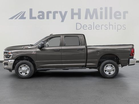 Used 2025 RAM 2500 Laramie w/ Night Edition AWD/4WD image 3