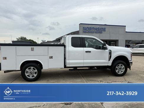 Used 2025 Ford F350 XLT w/ Snow Plow/Camper Package AWD/4WD image 1
