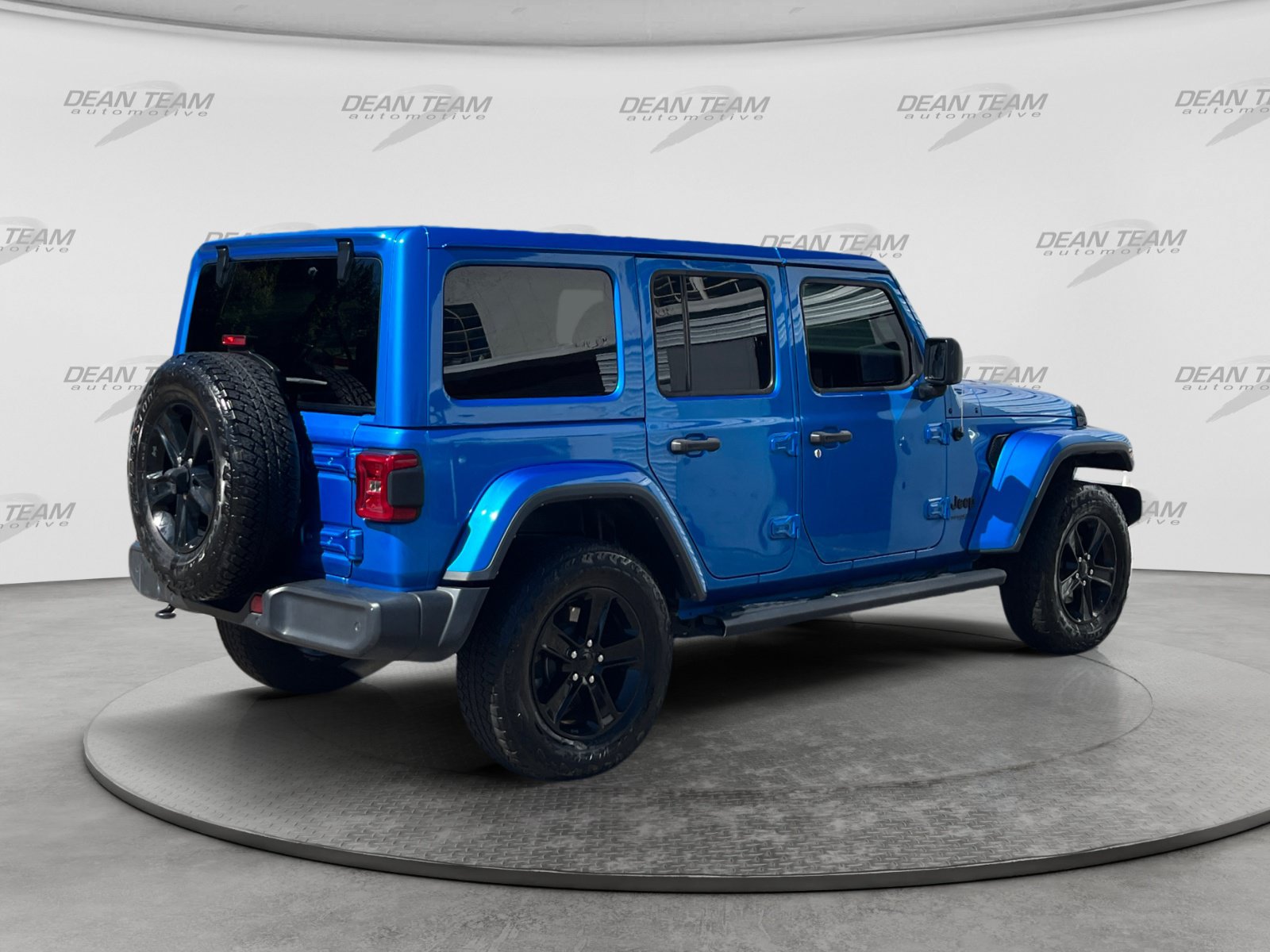 Used 2022 Jeep Wrangler Unlimited Sahara AWD/4WD image 8