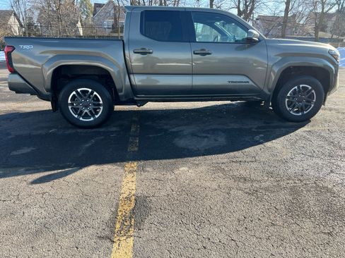 Used 2024 Toyota Tacoma TRD Sport w/ TRD Sport Premium Package image 11