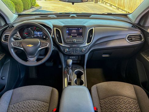 Used 2024 Chevrolet Equinox LT FWD image 2