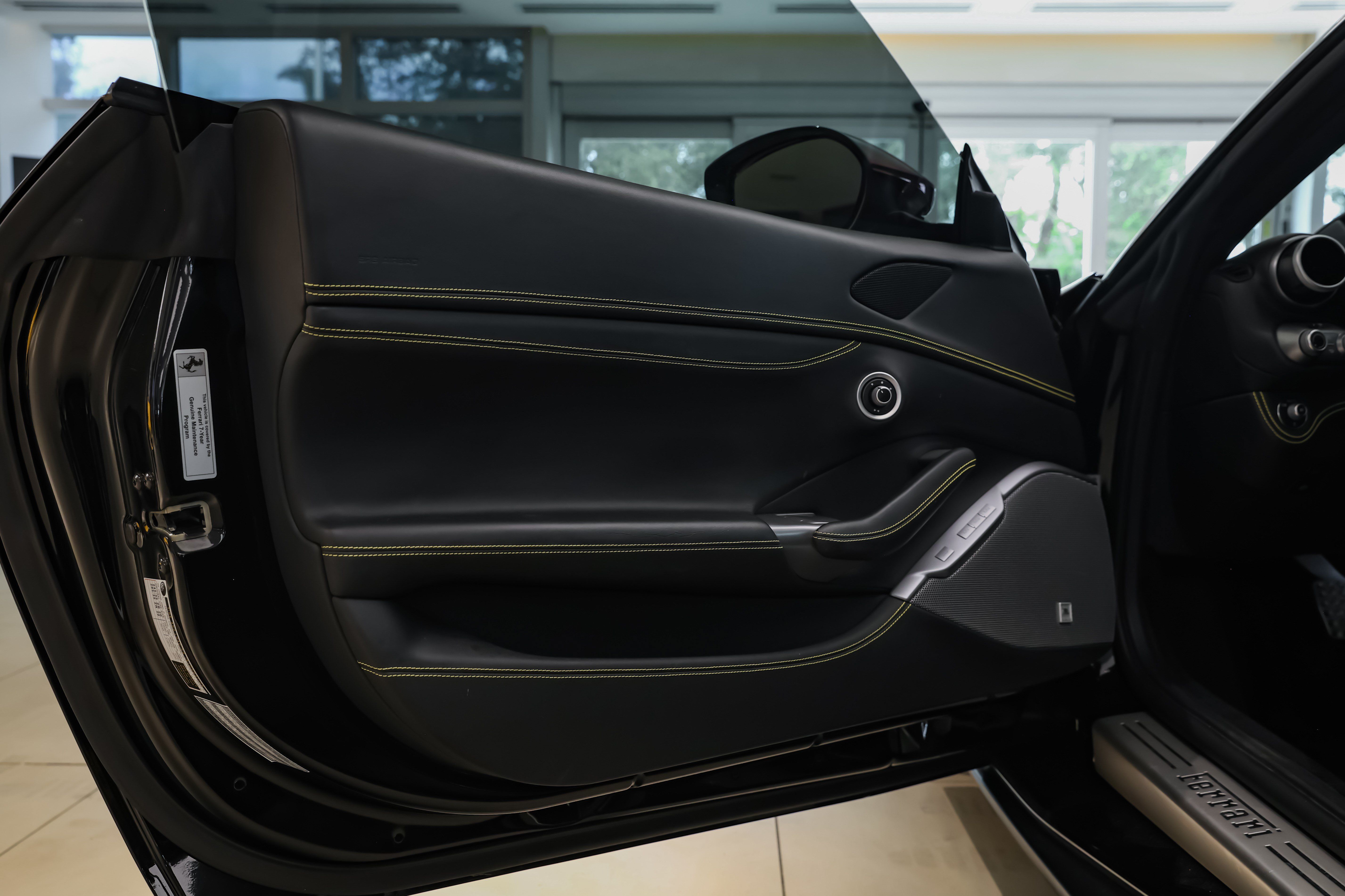 Used 2019 Ferrari Portofino RWD image 22