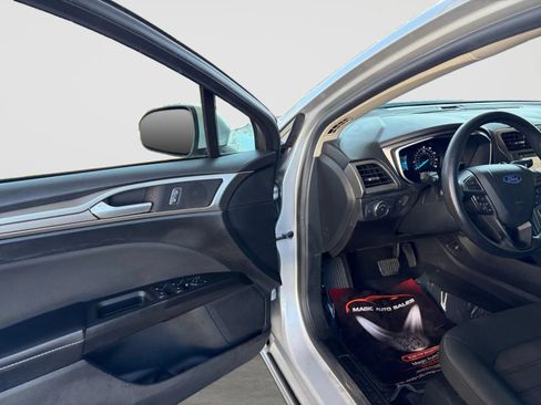 Used 2019 Ford Fusion SE FWD image 11