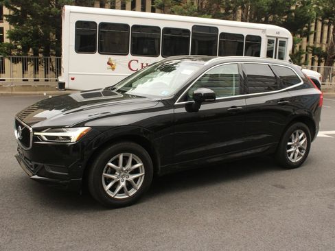 Used 2019 Volvo XC60 T5 Momentum w/ Multimedia Package AWD/4WD image 12
