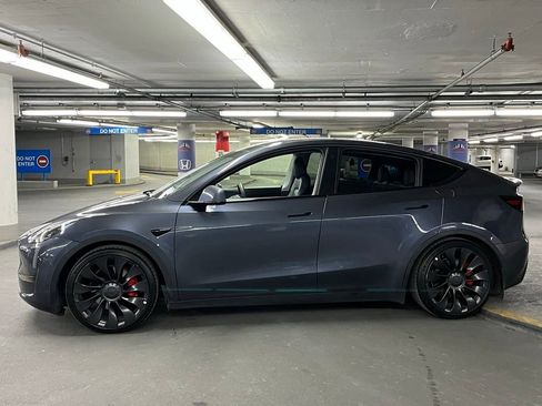 Used 2022 Tesla Model Y Performance image 30