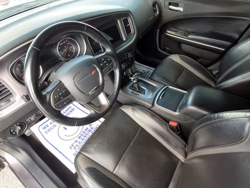 Used 2020 Dodge Charger SXT w/ Leather Interior Group RWD image 5