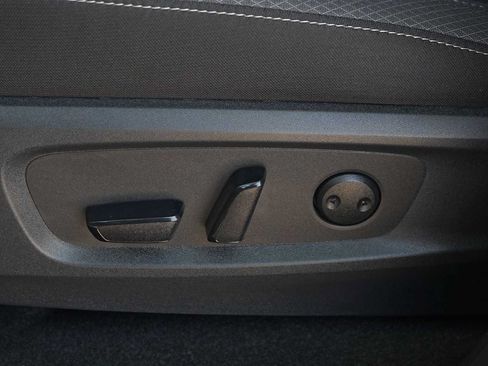 Used 2025 Nissan Pathfinder SV w/ Black Appearance Package FWD image 12