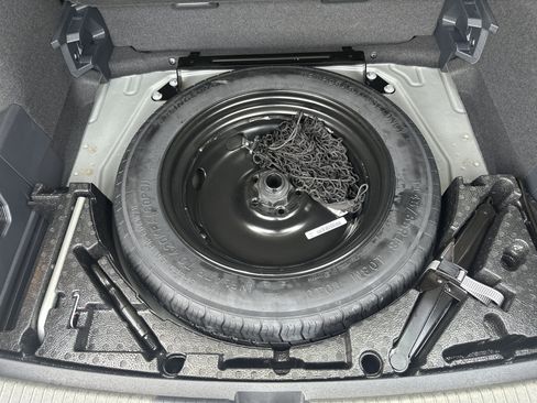 Used 2021 Volkswagen Tiguan SE AWD/4WD image 35