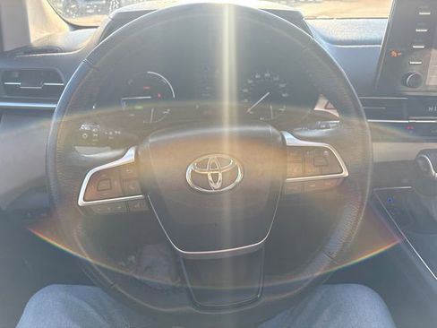 Used 2024 Toyota Sienna XLE image 27