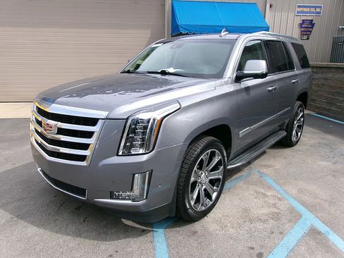 Used 2019 Cadillac Escalade Luxury AWD/4WD image 1