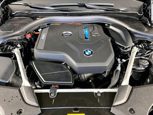 Used 2023 BMW 530e xDrive image 30