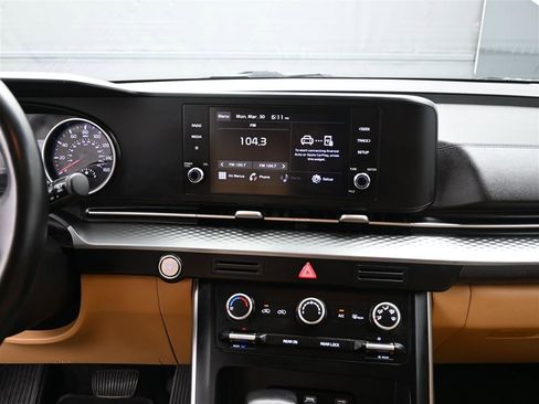 Used 2022 Kia Carnival LX image 14