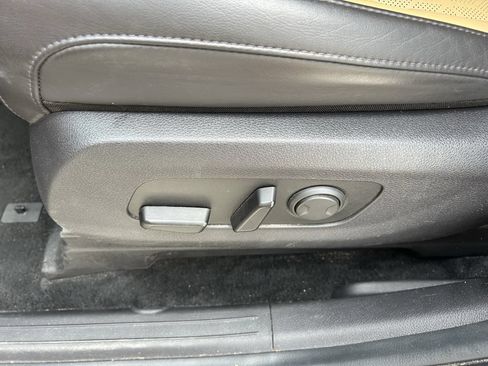 Used 2024 Kia Carnival LX FWD image 24