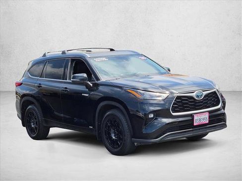 Used 2020 Toyota Highlander XLE AWD/4WD image 4